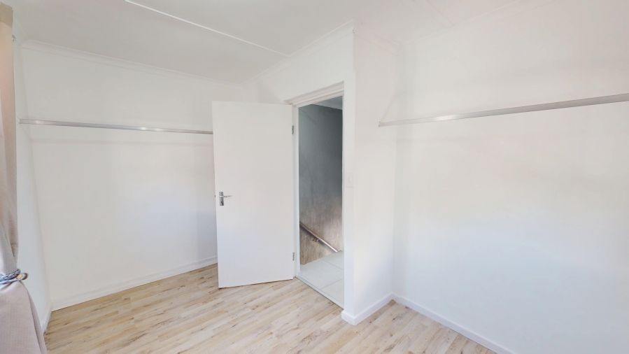 3 Bedroom Property for Sale in Harmony Village Western Cape